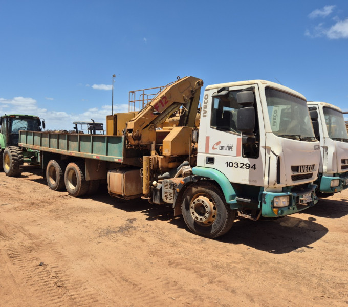 Caminhão Munck Facchini F12 4,8ton C/ Implemento carroça em AC, Iveco Tector 260E28, Ano: 2014, Branco Placa: PWG-7162, Frota: 103294