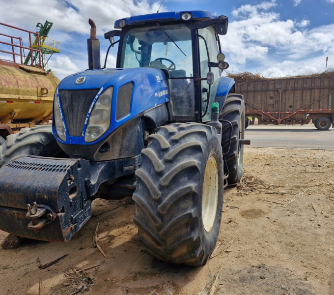 TRATOR NEW HOLLAND T7.240, ANO 2013, FROTA: 24112, CHASSI HCCZ7240TDCP05383 (OBS: MOTOR: REGULAR, CAMBIO: REGULAR, SUSPENSAO : BOA, PNEUS : REGULAR, )