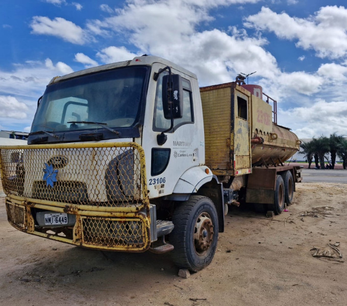 CAMINHÃO FORD BOMBEIRO CARGO 3132, ANO 2012, FROTA: 23106, CHASSI: 9BFZEA3Y7CBS97119, PLACA: NMI-6449, (OBS: MOTOR: REGULAR, CAMBIO: REGULAR, SUSPENSAO: REGULAR, PNEUS: REGULAR)