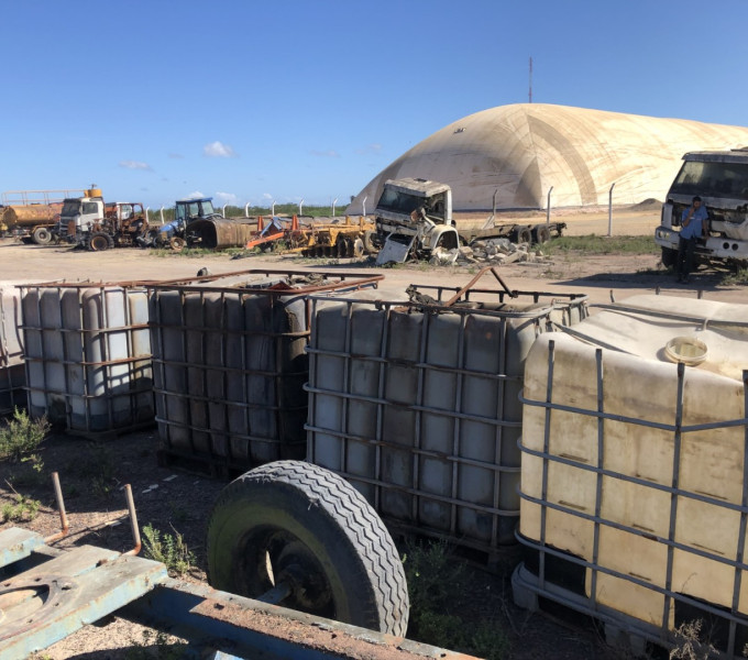 05 BOMBONAS DE COMBUSTIVEL 1000 LITROS (DANIFICADAS)
