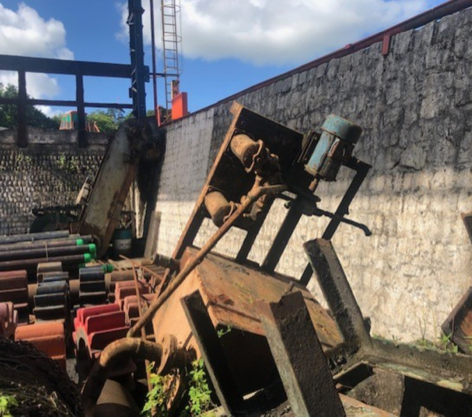 TANQUE DE ÓLEO COM MOTOR E BOMBAS 200 LITROS