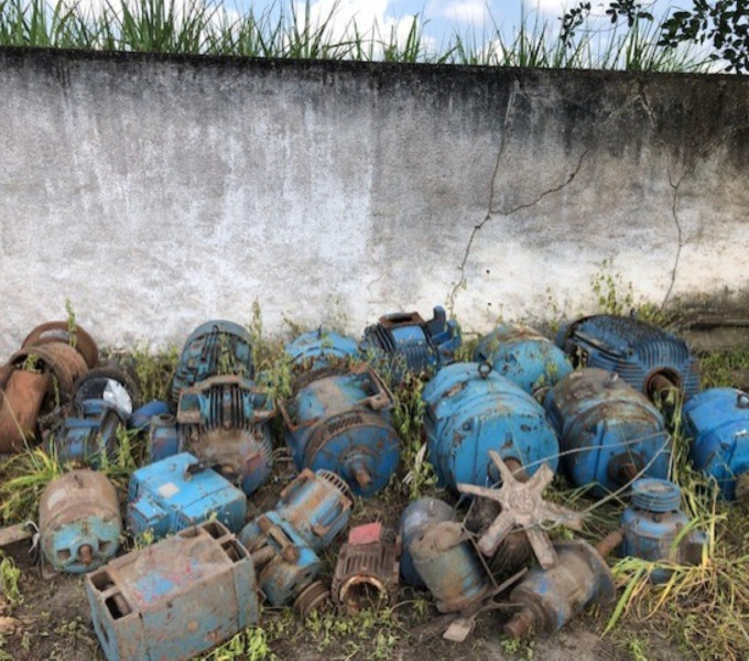 29 MOTORES ELÉTRICOS (11 WEG, 3 MOTORES GERADORES CC, 01 BOMBA COM MOTOR E 14 BUFALOS)