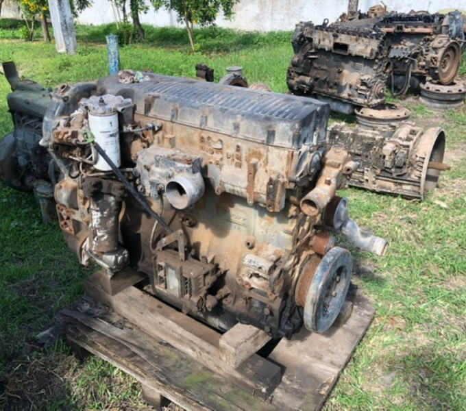 MOTOR DE CAMINHÃO CUMMINS  DIESEL , 6 CILINDROS