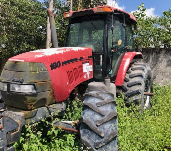 TRATOR DE PNEUS CASE IH 180, ANO 2013, FROTA: 13025 - (OBS: PNEUS DIANTEIRO BONS, TRASEIRO RUINS, CONTÉM BATERIA), NO CLUBE