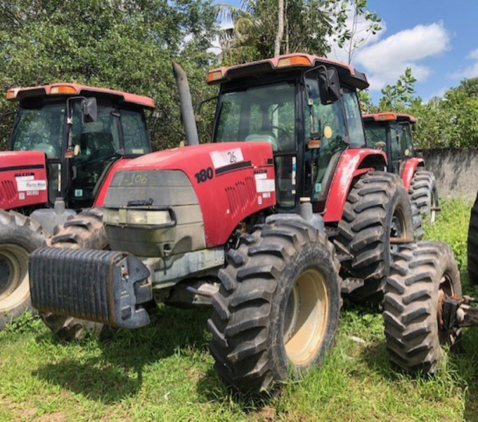 TRATOR DE PNEUS CASE IH 180, ANO 2013, FROTA: 13026 (OBS:RODANDO, PNEUS DIANTEIRO BONS, TRASEIRO RUIM, CONTÉMBATERIA)