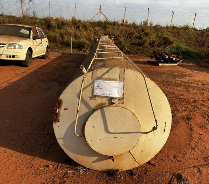 Tanque p/ chassi 50m3 aprox. + Item 22 Diversas peças/componentes para motores explosão