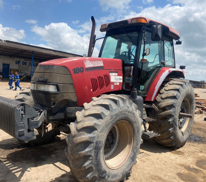 TRATOR DE PNEUS CASE IH 180, ANO 2013, FROTA 13030 (OBS: RODANDO NA USINA)
