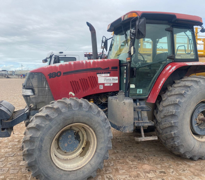 TRATOR DE PNEUS CASE IH 180, ANO : 2013, FROTA 13027 (OBS: RODANDO NA USINA)