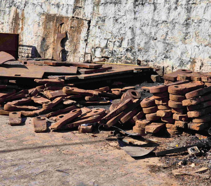 GRANDE QUANTIDADE DE MARTELOS P DESFIBRADOR DE CANA APROX. 40TON + EIXOS P BOMBAS E MARTELOS AC
