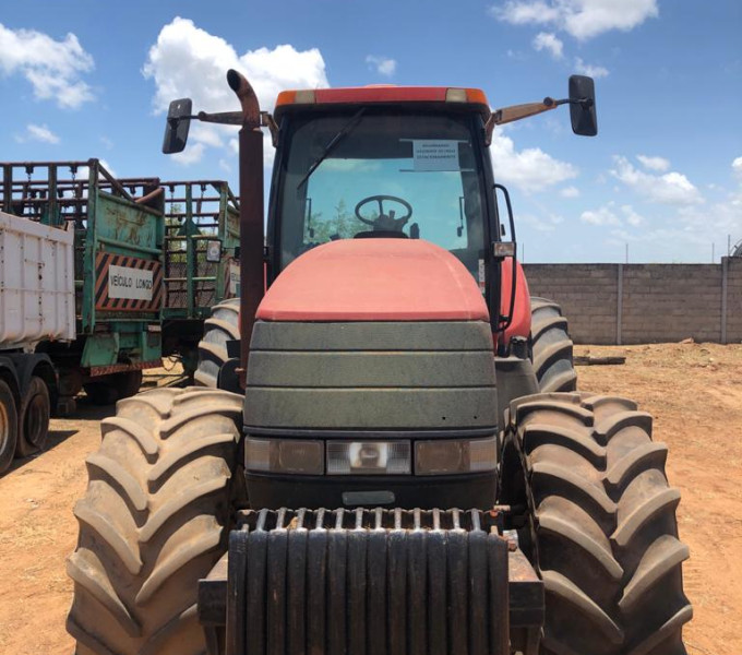 Trator agricola Case MX 220, vermelho, 2009