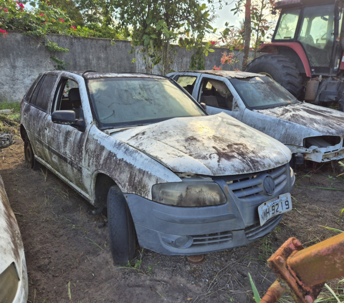 AUTOMÓVEL VOLKSWAGEN GOL, PLACA: NMH 9219 (OBS: MOTOR, LATARIA E ESTOFADO COMDEFEITO, PNEU DANIFICADO)