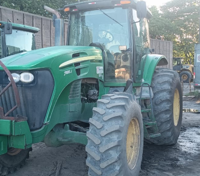 TRATOR DE PNEUS JOHN DEERE 7185J, ANO 2011, FROTA: 13022
