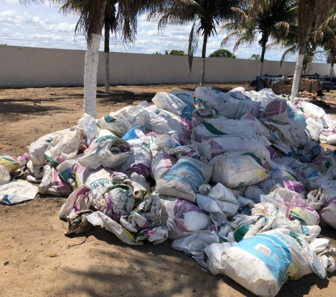 GRANDE QUANTIDADE  DE SACOS DE ADUBOS NYLON DE 50 KG (APROX. 1000 UNIDADES)