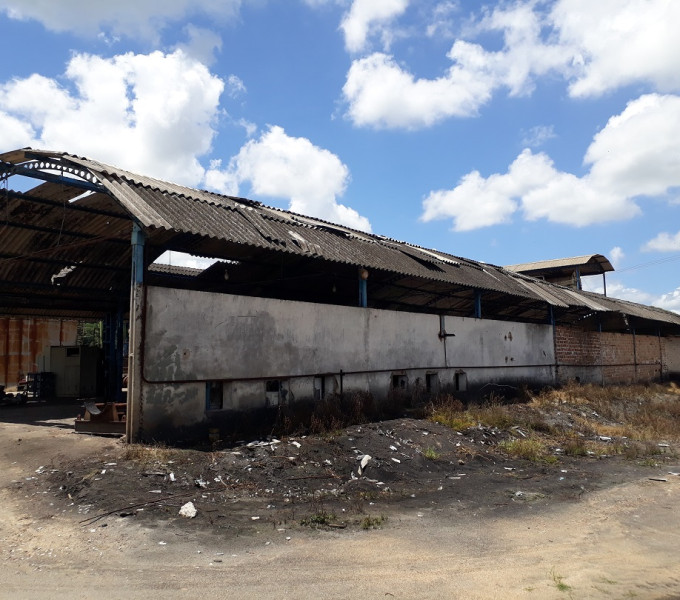Galpão de 10m x 50m Estrutura em A/C Telhas e tesouras Aprox. 1.000 Kg
