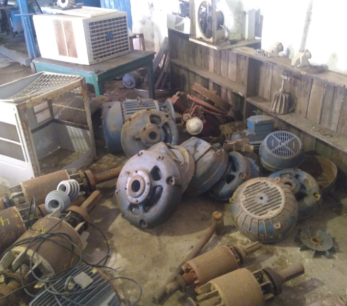 Div. Motores elétricos sucateados ( Sala elétrica)