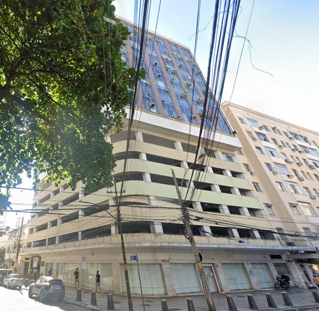 Foto de Comercial em leilão no Edifício Infante Dom Nuno em Rio De Janeiro - RJ