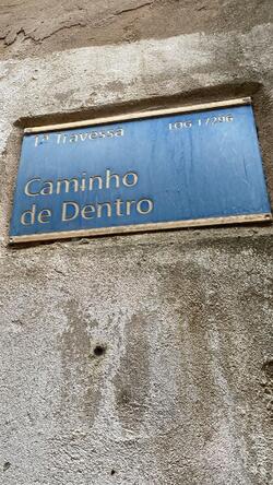 Foto de Casa - Área privativa: 33 m²Com 2 qt(s), 1 Banheiro(s), - Localizado(a): RUA CAMINHO DE DENTRO, N. 73, ENGENHO VELHO DE BROTAS, - SALVADOR/BA - CEP: 40243170 - N° IPTU: 5351820 - MATRÍCULA: 88248 - OFICIO: 3
