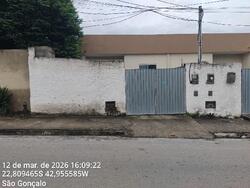 Foto de Casa - Área privativa: 59,2 m²Com 2 qt(s), 1 Banheiro(s), - Localizado(a): RUA NOVO MEXICO, N. 10, CS 05, MONJOLOS, FAZENDA RESTAURADA - SAO GONCALO/RJ - CEP: 24723000 - N° IPTU: 361559005 - MATRÍCULA: 80095 - OFICIO: 3