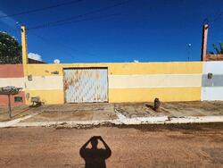 Foto de Casa - Área privativa: 55,81 m²Com 2 qt(s), 1 Banheiro(s), - Localizado(a): RUA AUDI, N. 100, LT 23 QD 04, SANTA JULIA, LOT NOVA MOSSORO II - MOSSORO/RN - CEP: 59640244 - N° IPTU: 40308987 - MATRÍCULA: 24854 - OFICIO: 6