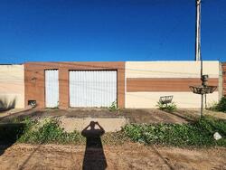 Foto de Casa - Área privativa: 60,73 m²Com 2 qt(s), 1 Banheiro(s), - Localizado(a): RUA SAO GONCALO FUTEBOL CLUBE, N. 70, LT 24 QD 25, SANTA JULIA, LOT NOVA MOSSORO - MOSSORO/RN - CEP: 59640458 - N° IPTU: 1003116701007000000 - MATRÍCULA: 31709 - OFICIO: 6