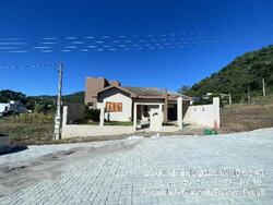 Foto de Casa - Área privativa: 160,6 m²Com 3 qt(s), 3 Banheiro(s), - Localizado(a): RUA 32 SANTO SALLA, N. 699, LT 08 QD 24, CENTRO, - NOVA ALVORADA/RS - CEP: 95985000 - N° IPTU: 1302400081 - MATRÍCULA: 48699 - OFICIO: 1