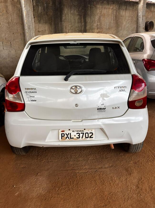 Foto de 1 Toyota/ Etios SD, CHASSI: 9BRK19BT302068351, RENAVAM: 00107958655216, Placa: PXL-3702.