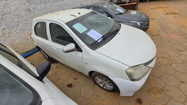 01 TOYOTA ETIOS HB ANO E MODELO 2016