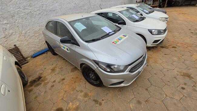 CHEVROLET ONIX JOY, COR PRATA, ANO 2020