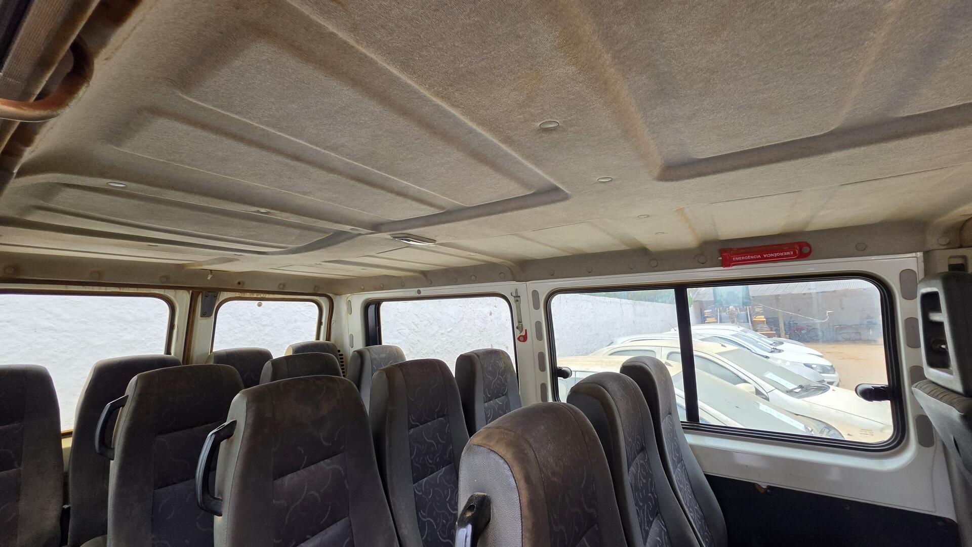 VAN FIAT Ducato Minibus Branco, ANO 2012 MODELO 2013 — foto 15 de 18