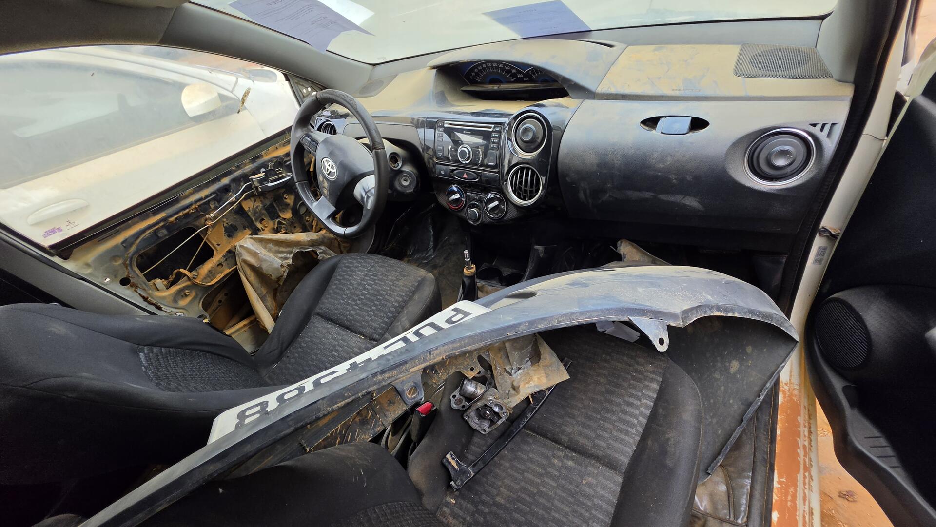1 Toyota/ Etios SD XLS 1.5 Flex, ano 2014 — foto 11 de 12