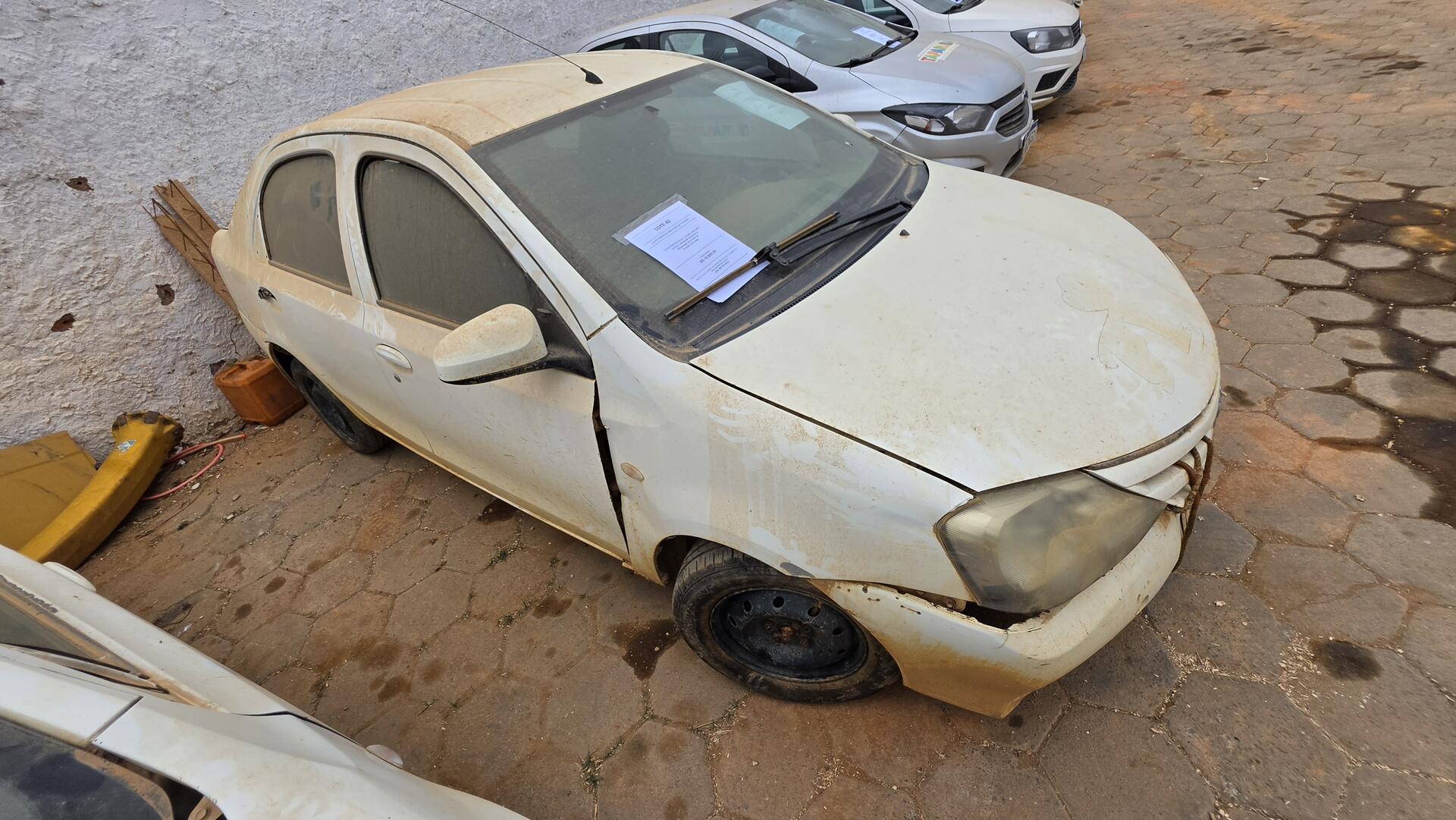 1 Toyota/ Etios SD X, 1.5 Flex, ano 2014 — foto 3 de 12
