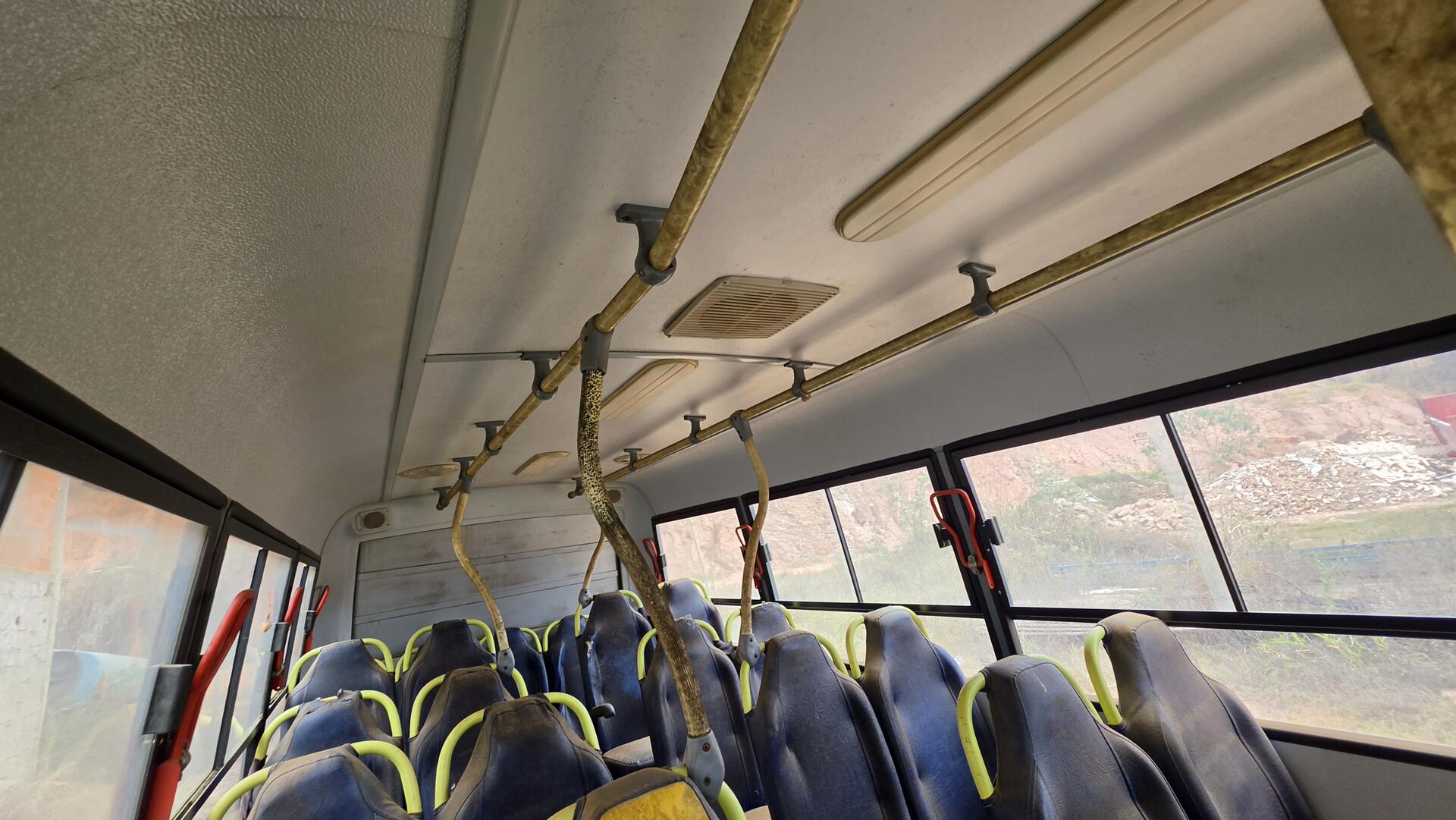MICROÔNIBUS VOLARE V6 ES ANO E MODELO 2009, SEM BICOS INJETORES, MOTOR NO LUGAR — foto 6 de 17