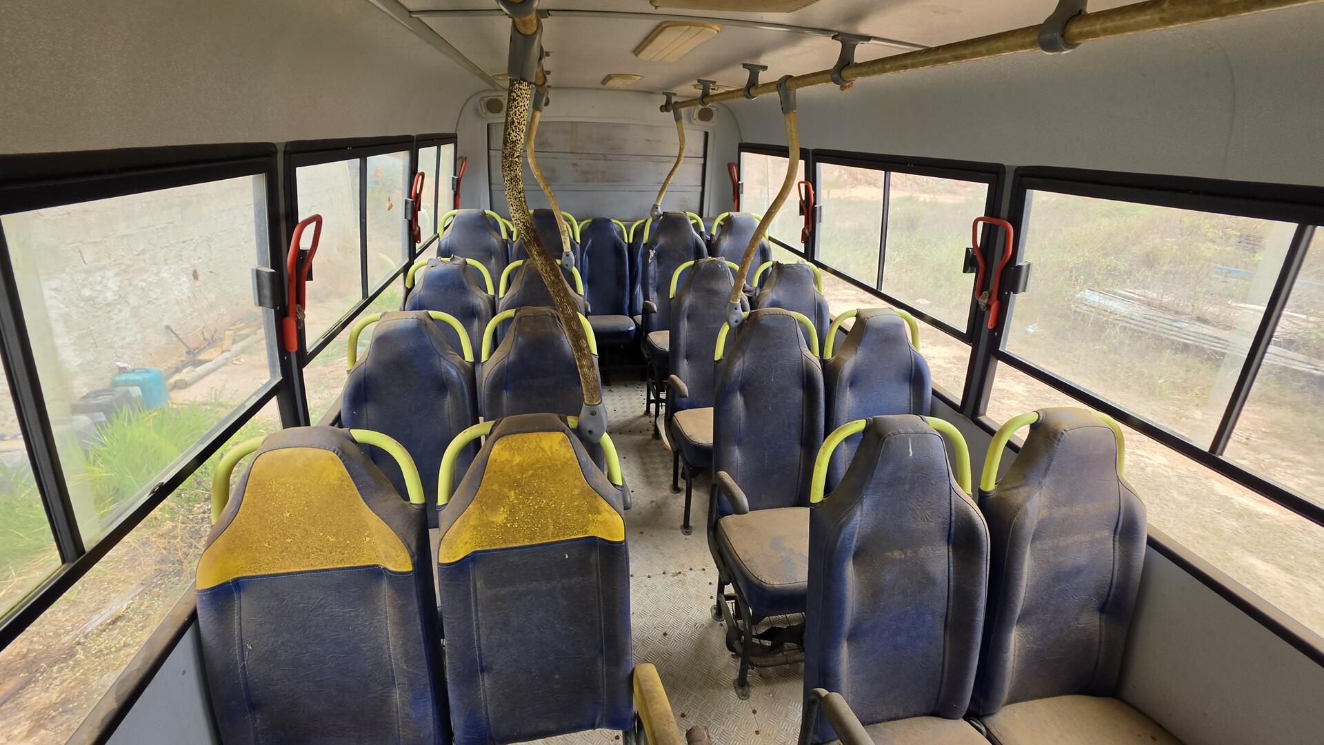 MICROÔNIBUS VOLARE V6 ES ANO E MODELO 2009, SEM BICOS INJETORES, MOTOR NO LUGAR — foto 11 de 17