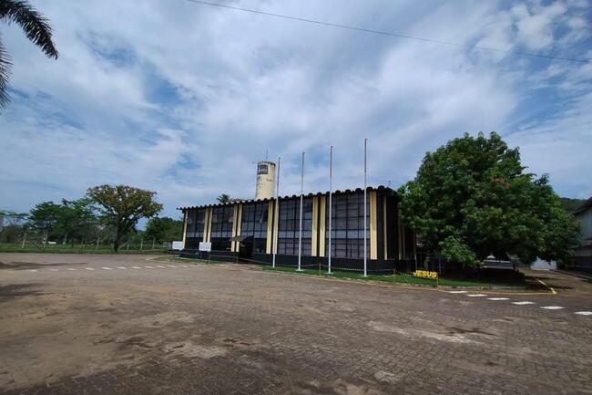 IMÓVEL COM ÁREA TOTAL DE 20.000M² A 400M DA BR 101 COM BENFEITORIAS EM BOM ESTADO DE CONSERVAÇÃO, TIMBUÍ-FUNDÃO-ES