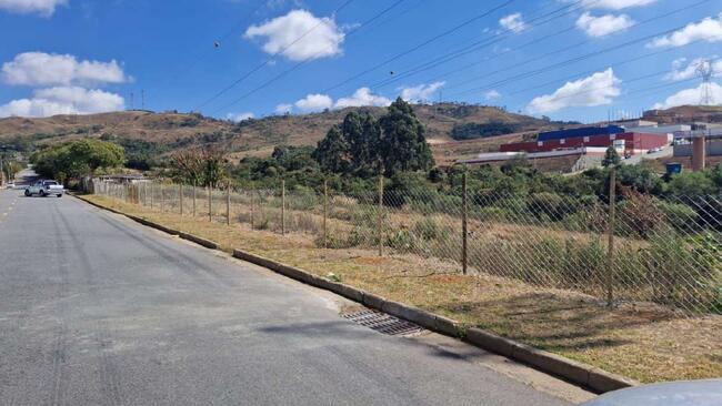 ÁREA URBANA DE 25.000M² NO LOTEAMENTO JARDIM DO CONTORNO EM POÇOS DE CALDAS/MG