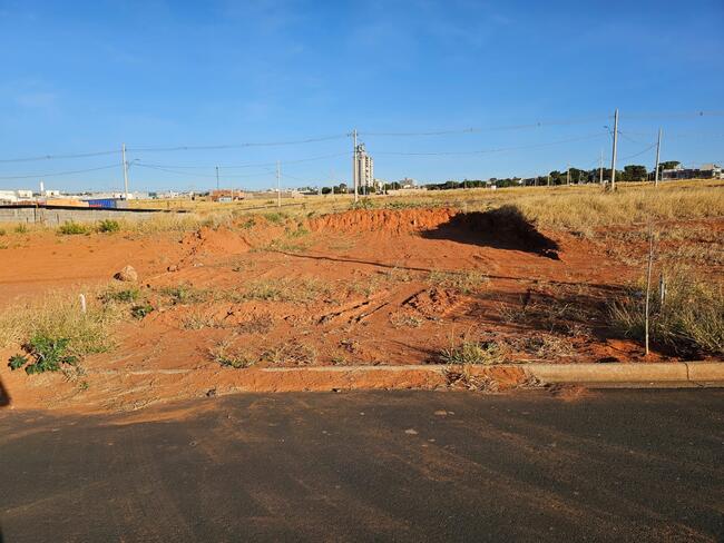 Um terreno em Uberlândia-MG, Bairro Aclimação, lote nº 09 da quadra nº 09, Loteamento Convencional Verde Umuarama 250m²