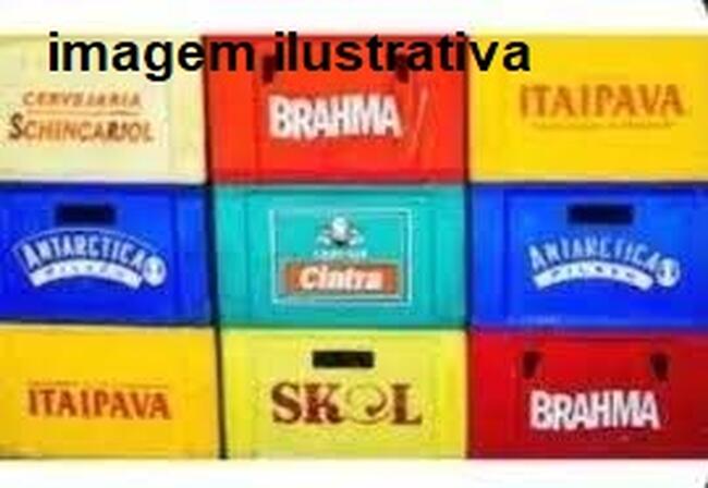 10 (dez) garrafeiras de plástico com 24 garrafas vazias de 600ml em cada um delas.