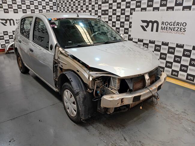 RENAULT / SANDERO EXP1016v prata