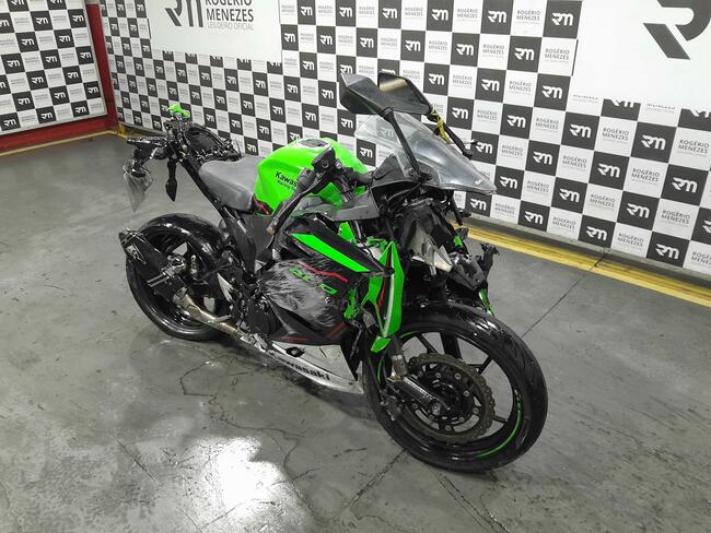Foto de SUCATA DE MOTO KAWASAKI NINJA 400 2022/2022 GASOLINA