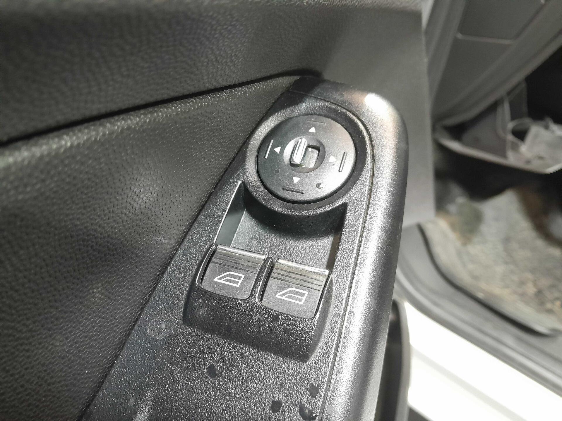 FORD FIESTA HA 1.5L SE 2014/2015 FLEX — foto 8 de 16