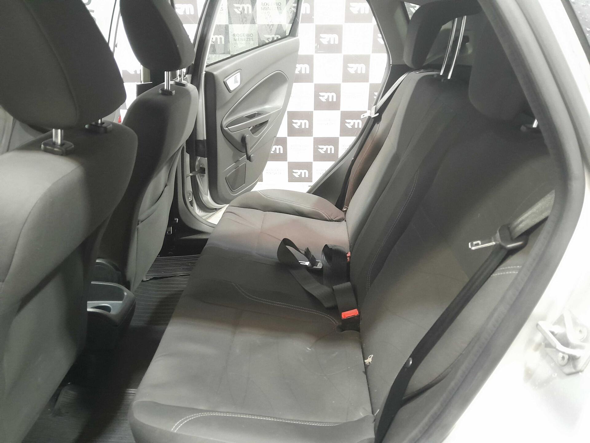 FORD FIESTA HA 1.5L SE 2014/2015 FLEX — foto 10 de 16