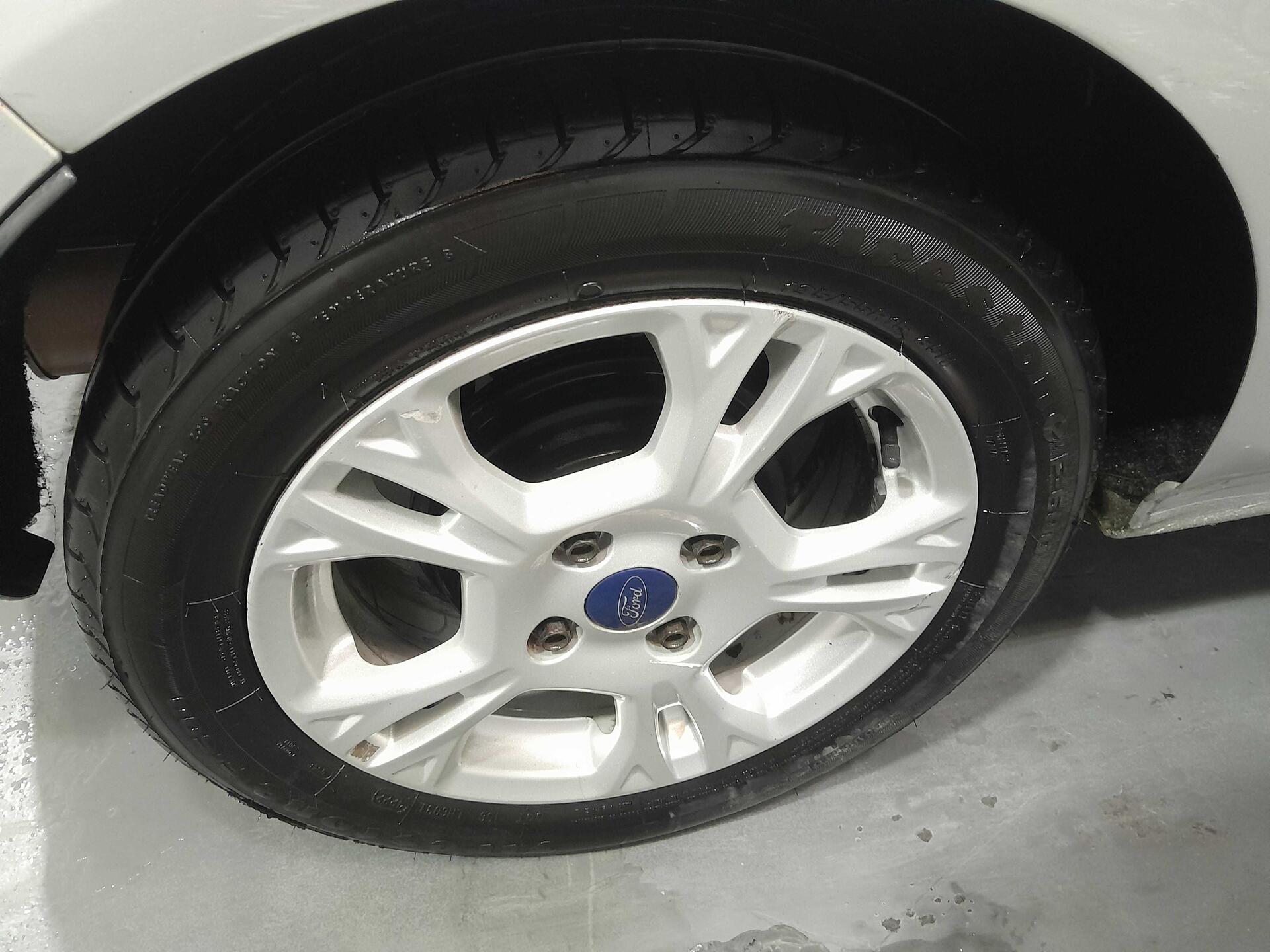 FORD FIESTA HA 1.5L SE 2014/2015 FLEX — foto 13 de 16