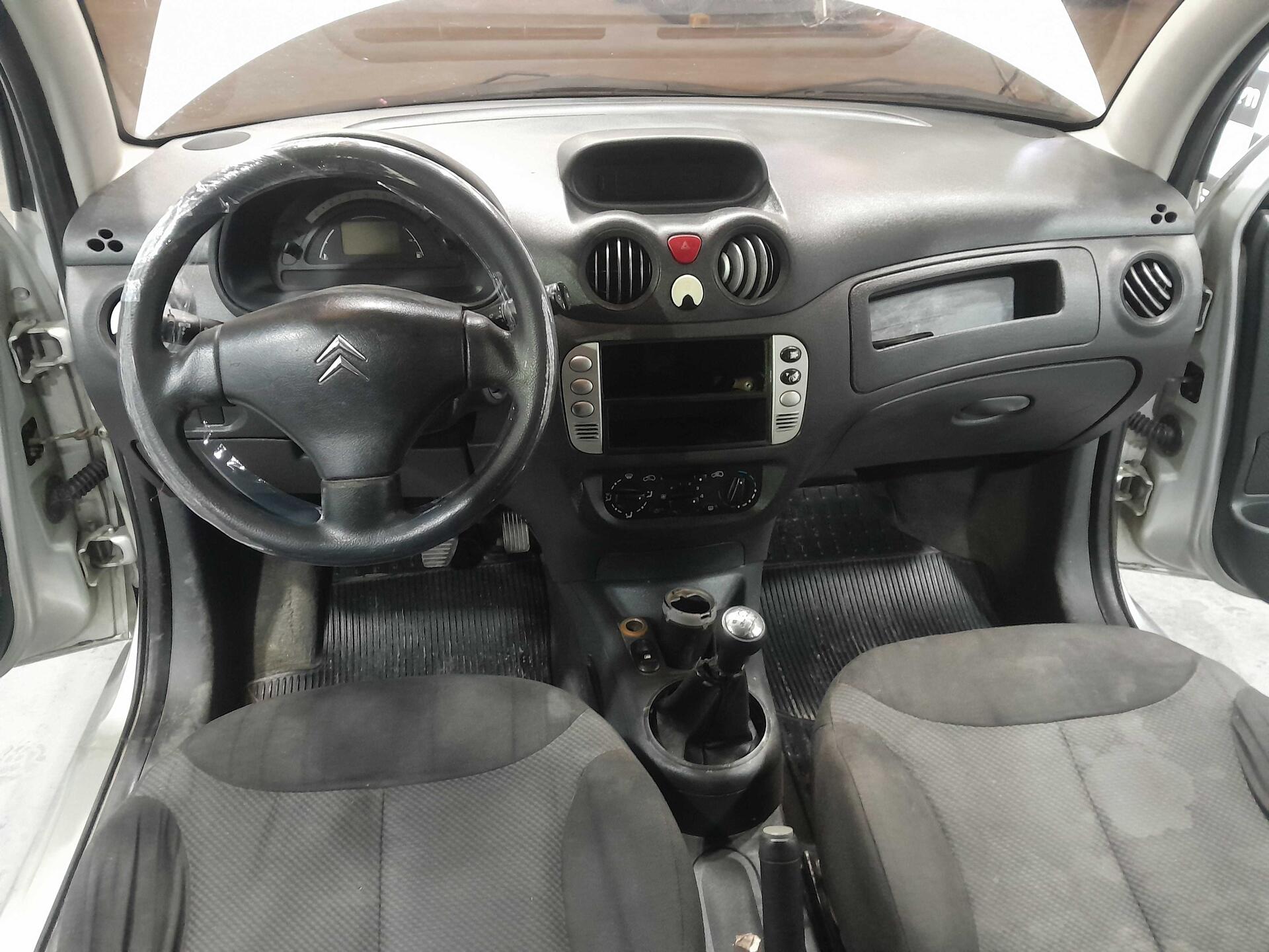 CITROëN C3 GLX 1.4 2010/2011 FLEX — foto 6 de 16