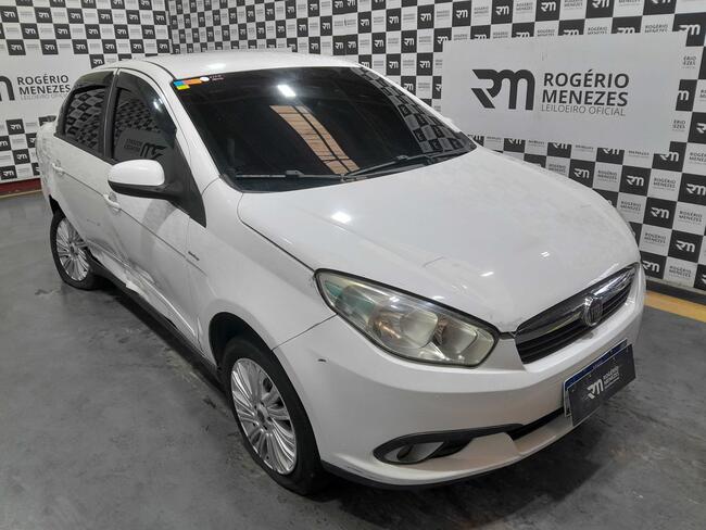 FIAT GRAND SIENA ESSENCE 1.6 2014/2015 FLEX