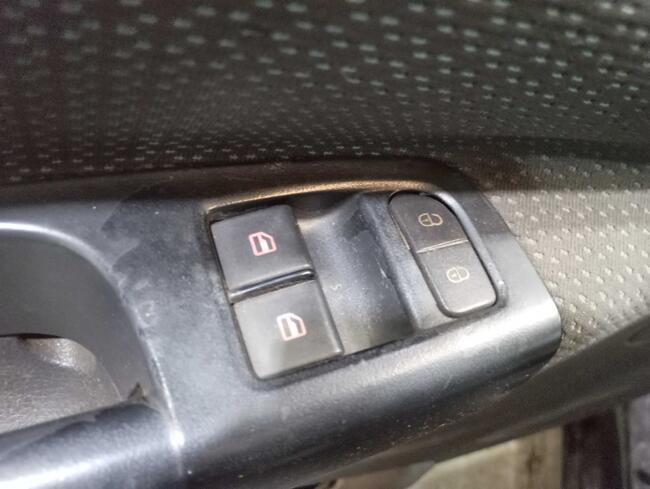 6778366eb62eb-677836702c80d.jpg
