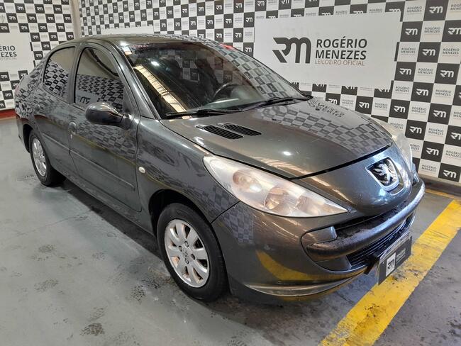 Peugeot 207 Sedan Passion XR 1.4 Flex 8V 4p