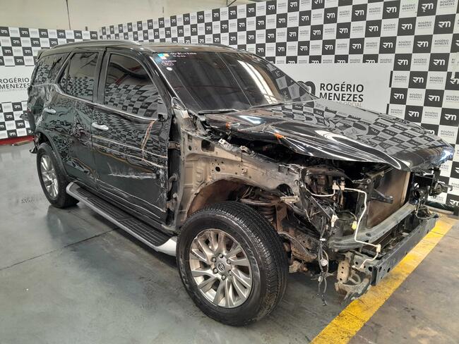 TOYOTA HILUX SW4