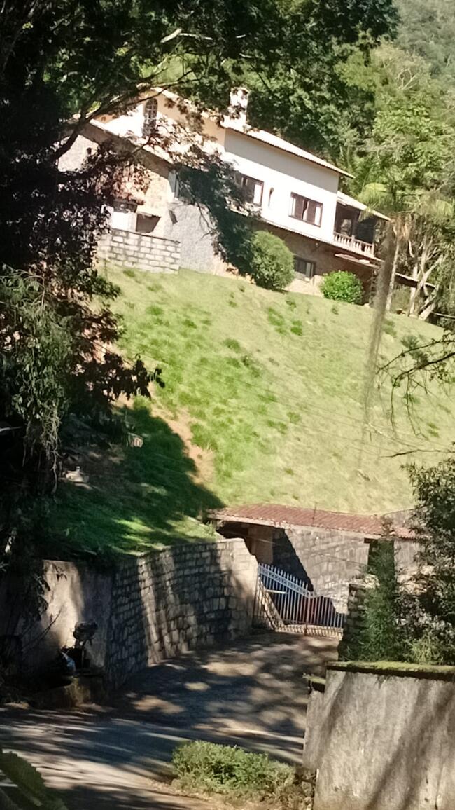 Casa Em Albuquerque, Teresópolis, localizado em Teresópolis - RJ, bairro Albuquerque