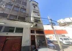 Imóveis vendidos separadamente no centro rua do resende, nº 145