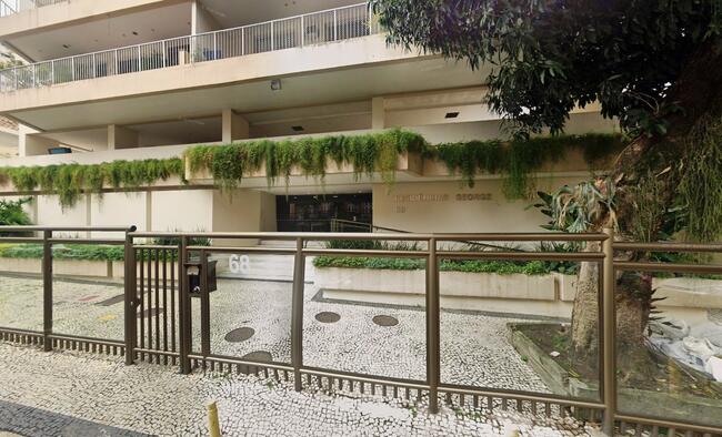 Apto com 130m² e duas vagas em Laranjeiras